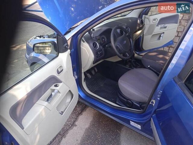 Синий Форд Фьюжн, объемом двигателя 1.4 л и пробегом 315 тыс. км за 3500 $, фото 12 на Automoto.ua