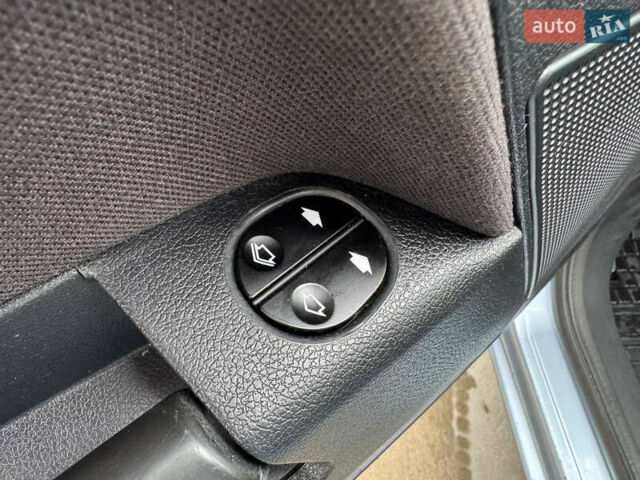 Синій Форд Фьюжен, об'ємом двигуна 1.6 л та пробігом 208 тис. км за 4200 $, фото 15 на Automoto.ua