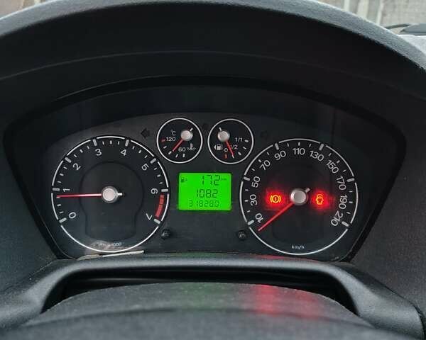 Синий Форд Фьюжн, объемом двигателя 1.39 л и пробегом 318 тыс. км за 3800 $, фото 7 на Automoto.ua