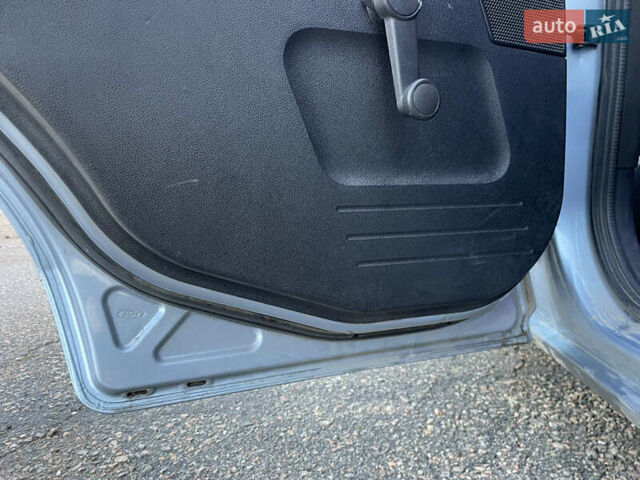 Синій Форд Фьюжен, об'ємом двигуна 1.6 л та пробігом 167 тис. км за 4200 $, фото 14 на Automoto.ua