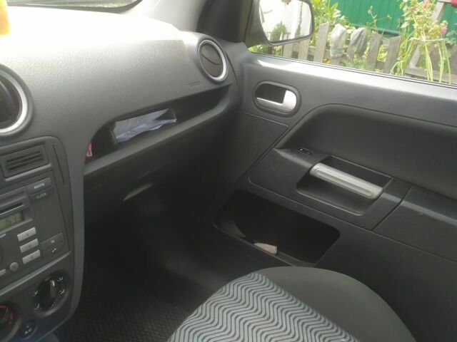 Синий Форд Фьюжн, объемом двигателя 1.4 л и пробегом 250 тыс. км за 3200 $, фото 5 на Automoto.ua