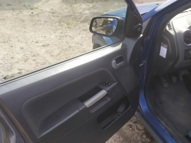 Синий Форд Фьюжн, объемом двигателя 1.4 л и пробегом 250 тыс. км за 3200 $, фото 6 на Automoto.ua