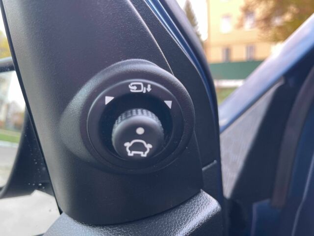 Синий Форд Фьюжн, объемом двигателя 1.6 л и пробегом 179 тыс. км за 5500 $, фото 18 на Automoto.ua