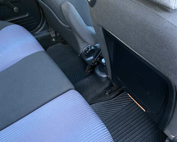 Синий Форд Фьюжн, объемом двигателя 1.4 л и пробегом 231 тыс. км за 4650 $, фото 8 на Automoto.ua