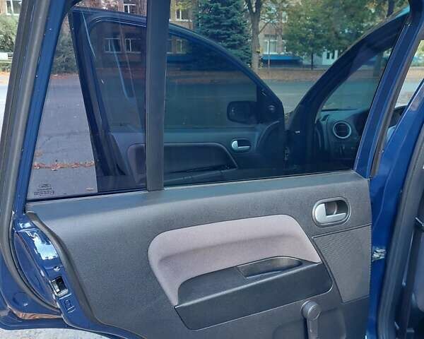 Синій Форд Фьюжен, об'ємом двигуна 1.4 л та пробігом 200 тис. км за 4900 $, фото 3 на Automoto.ua