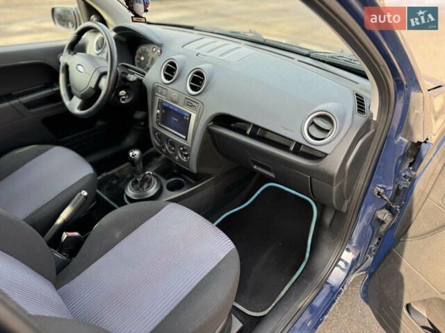 Синій Форд Фьюжен, об'ємом двигуна 1.39 л та пробігом 180 тис. км за 4699 $, фото 5 на Automoto.ua