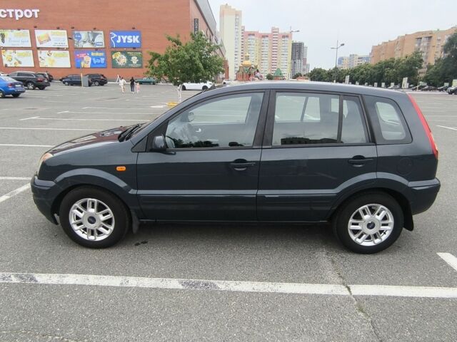 Синий Форд Фьюжн, объемом двигателя 0 л и пробегом 212 тыс. км за 5500 $, фото 2 на Automoto.ua