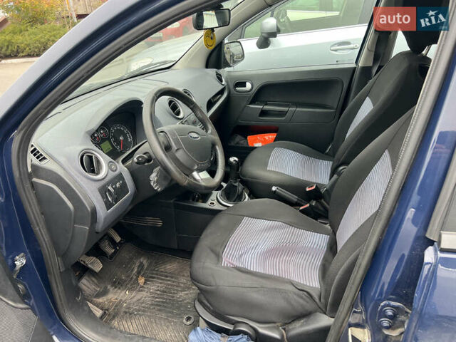 Синій Форд Фьюжен, об'ємом двигуна 1.4 л та пробігом 146 тис. км за 6200 $, фото 4 на Automoto.ua