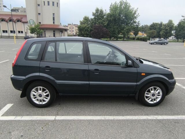 Синий Форд Фьюжн, объемом двигателя 0 л и пробегом 212 тыс. км за 5500 $, фото 4 на Automoto.ua