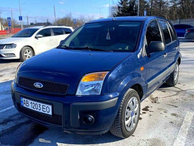 Синий Форд Фьюжн, объемом двигателя 1.4 л и пробегом 150 тыс. км за 5000 $, фото 1 на Automoto.ua