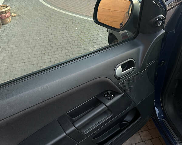 Синий Форд Фьюжн, объемом двигателя 1.6 л и пробегом 137 тыс. км за 5600 $, фото 8 на Automoto.ua