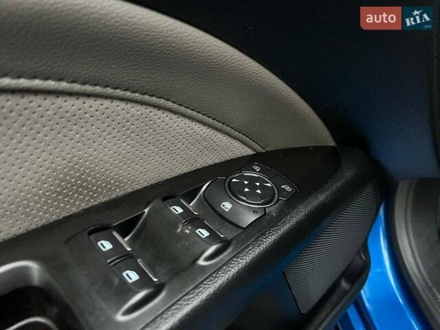 Синій Форд Фьюжен, об'ємом двигуна 2.69 л та пробігом 213 тис. км за 13290 $, фото 17 на Automoto.ua