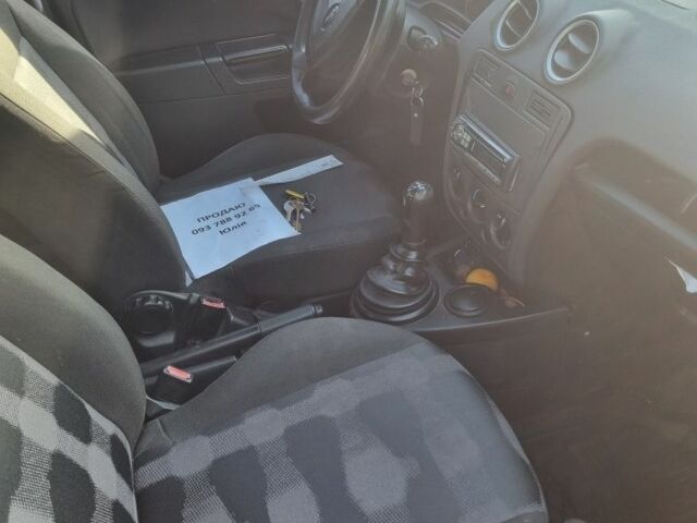 Синий Форд Фьюжн, объемом двигателя 1.2 л и пробегом 283 тыс. км за 3500 $, фото 15 на Automoto.ua