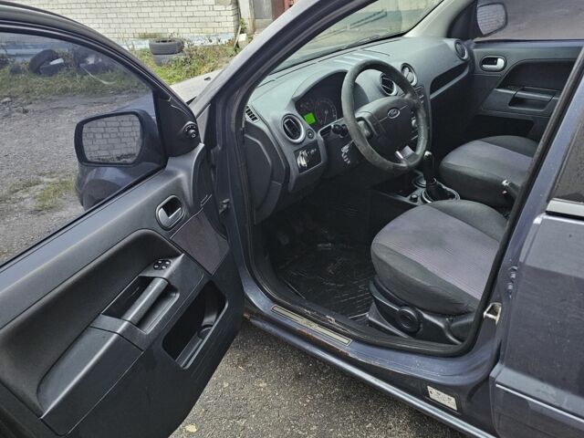 Синій Форд Фьюжен, об'ємом двигуна 1.4 л та пробігом 445 тис. км за 2300 $, фото 8 на Automoto.ua