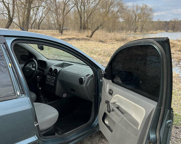 Форд Фьюжн 2003 в Киеве на Automoto.ua Зеленый Форд Фьюжн, объемом двигателя 1.4 л и пробегом 250 тыс. км за 3300 $, фото 12 на Automoto.ua