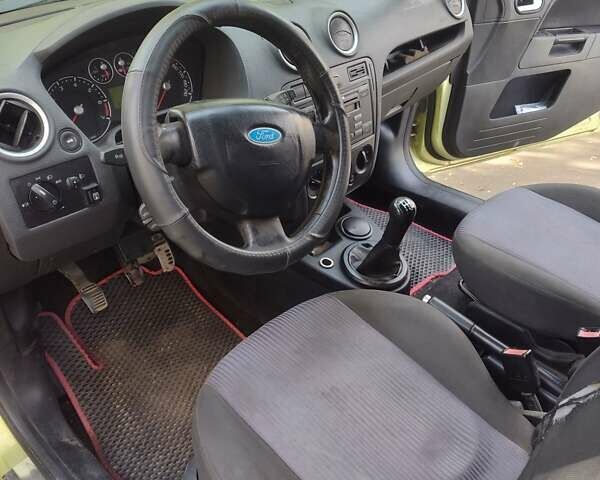 Зеленый Форд Фьюжн, объемом двигателя 1.39 л и пробегом 313 тыс. км за 3100 $, фото 3 на Automoto.ua