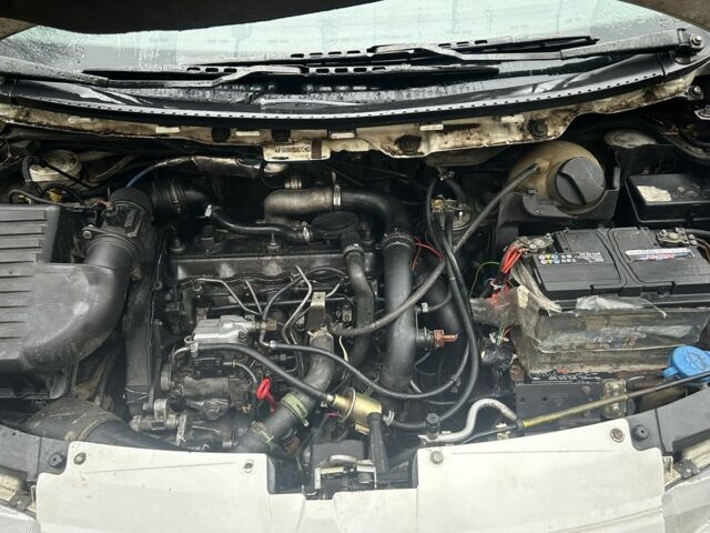 Белый Форд Галакси, объемом двигателя 1.9 л и пробегом 350 тыс. км за 1700 $, фото 7 на Automoto.ua