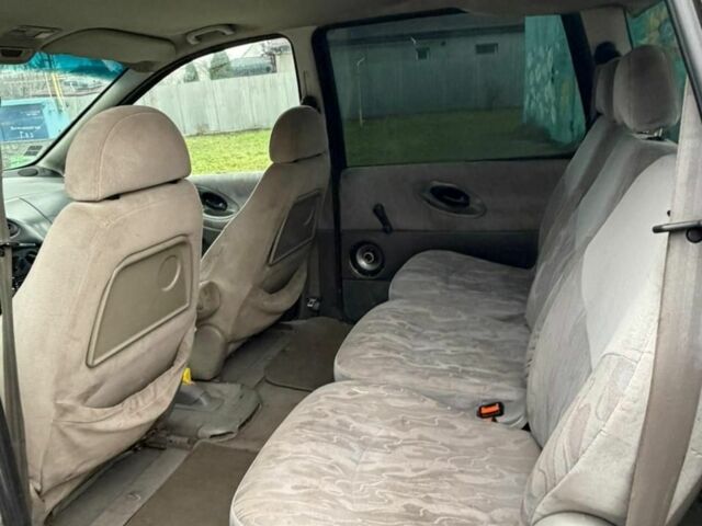 Белый Форд Галакси, объемом двигателя 2 л и пробегом 300 тыс. км за 1750 $, фото 9 на Automoto.ua