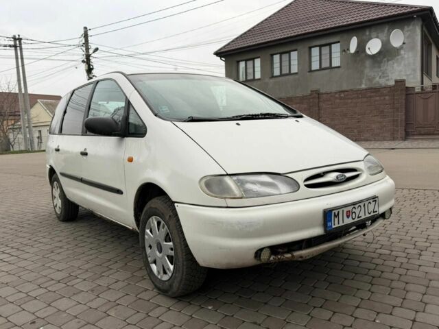 Белый Форд Галакси, объемом двигателя 2 л и пробегом 300 тыс. км за 1750 $, фото 1 на Automoto.ua