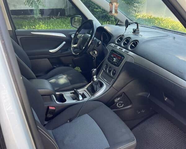 Белый Форд Галакси, объемом двигателя 2 л и пробегом 271 тыс. км за 9500 $, фото 4 на Automoto.ua