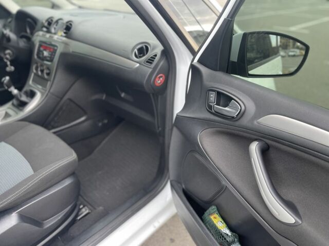 Форд Галакси 2011 в Киеве на Automoto.ua Белый Форд Галакси, объемом двигателя 1.6 л и пробегом 247 тыс. км за 9100 $, фото 11 на Automoto.ua