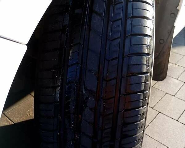 Білий Форд Галаксі, об'ємом двигуна 2 л та пробігом 230 тис. км за 10500 $, фото 11 на Automoto.ua