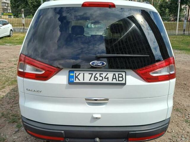 Белый Форд Галакси, объемом двигателя 2 л и пробегом 246 тыс. км за 12500 $, фото 2 на Automoto.ua