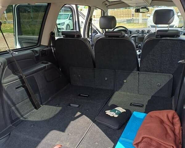 Белый Форд Галакси, объемом двигателя 2 л и пробегом 246 тыс. км за 12500 $, фото 25 на Automoto.ua