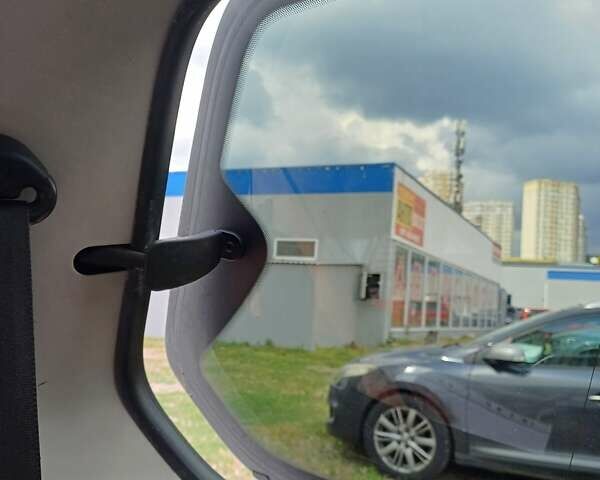 Белый Форд Галакси, объемом двигателя 2 л и пробегом 246 тыс. км за 12500 $, фото 20 на Automoto.ua