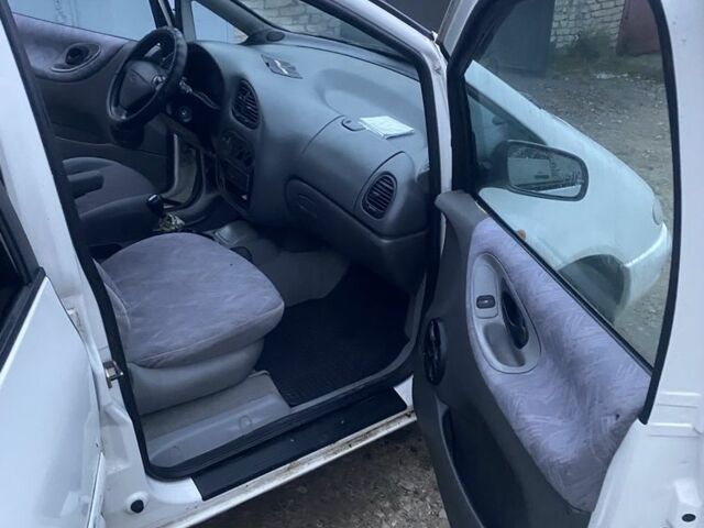 Белый Форд Галакси, объемом двигателя 1.9 л и пробегом 350 тыс. км за 2500 $, фото 8 на Automoto.ua