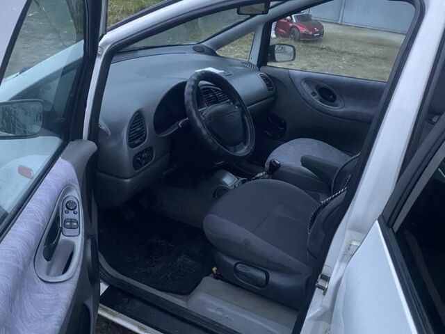 Белый Форд Галакси, объемом двигателя 1.9 л и пробегом 350 тыс. км за 2500 $, фото 11 на Automoto.ua