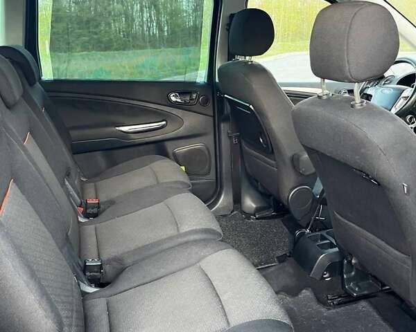 Форд Галаксі 2006 у Каменце-Подольском на Automoto.ua Чорний Форд Галаксі, об'ємом двигуна 2 л та пробігом 270 тис. км за 5300 $, фото 5 на Automoto.ua