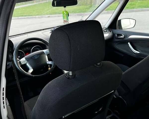 Форд Галаксі 2006 у Каменце-Подольском на Automoto.ua Чорний Форд Галаксі, об'ємом двигуна 2 л та пробігом 270 тис. км за 5300 $, фото 4 на Automoto.ua