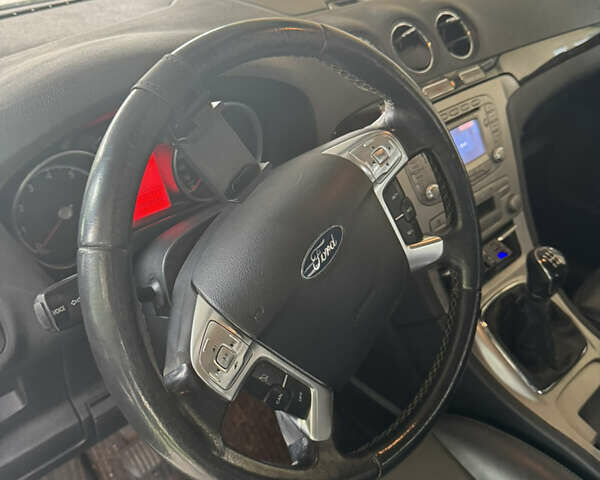 Черный Форд Галакси, объемом двигателя 2 л и пробегом 290 тыс. км за 8000 $, фото 5 на Automoto.ua