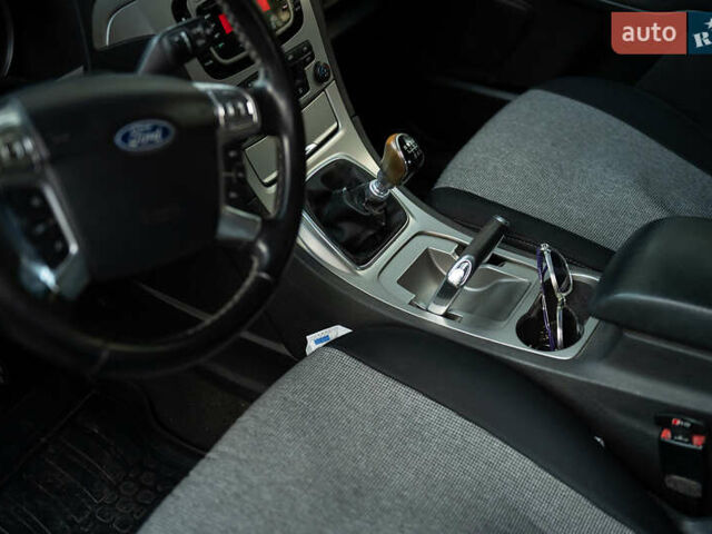 Чорний Форд Галаксі, об'ємом двигуна 2 л та пробігом 316 тис. км за 9600 $, фото 15 на Automoto.ua