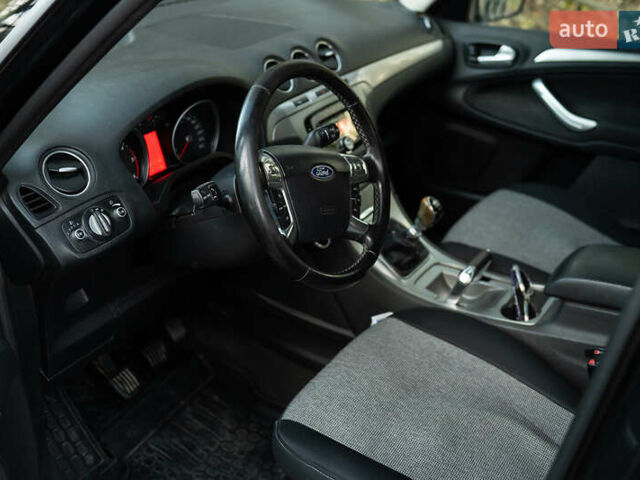 Чорний Форд Галаксі, об'ємом двигуна 2 л та пробігом 316 тис. км за 9600 $, фото 16 на Automoto.ua