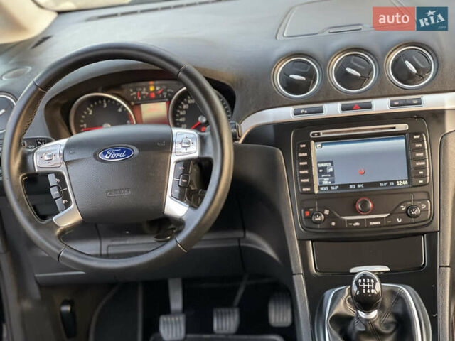 Черный Форд Галакси, объемом двигателя 2 л и пробегом 243 тыс. км за 11950 $, фото 6 на Automoto.ua