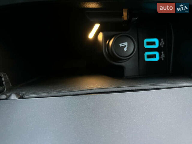 Чорний Форд Галаксі, об'ємом двигуна 2 л та пробігом 208 тис. км за 21800 $, фото 70 на Automoto.ua