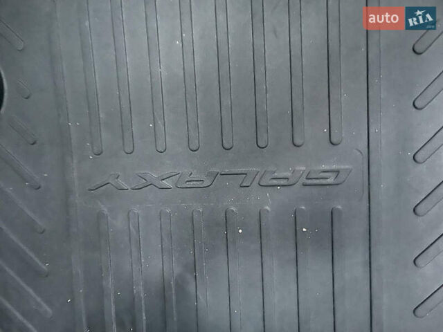 Чорний Форд Галаксі, об'ємом двигуна 2 л та пробігом 208 тис. км за 21800 $, фото 61 на Automoto.ua