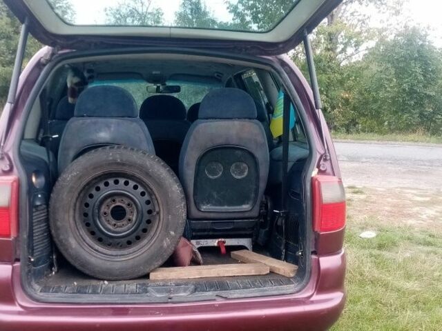 Красный Форд Галакси, объемом двигателя 2 л и пробегом 350 тыс. км за 2500 $, фото 3 на Automoto.ua