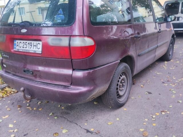 Форд Галакси 1996 в Луцке на Automoto.ua Красный Форд Галакси, объемом двигателя 2 л и пробегом 270 тыс. км за 2350 $, фото 3 на Automoto.ua
