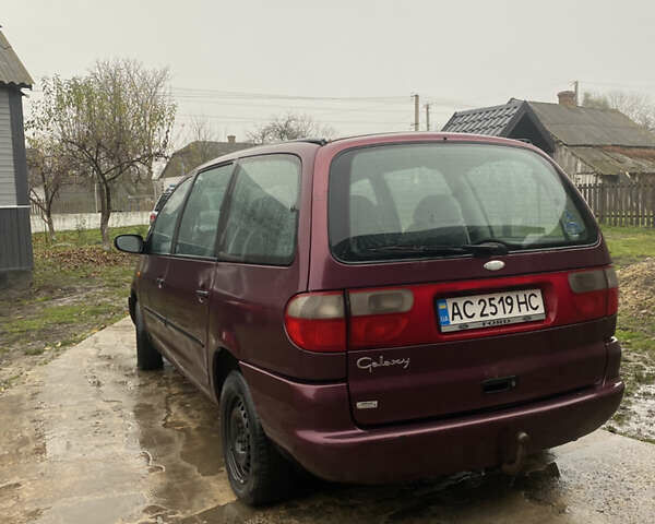 Красный Форд Галакси, объемом двигателя 2 л и пробегом 270 тыс. км за 2450 $, фото 3 на Automoto.ua