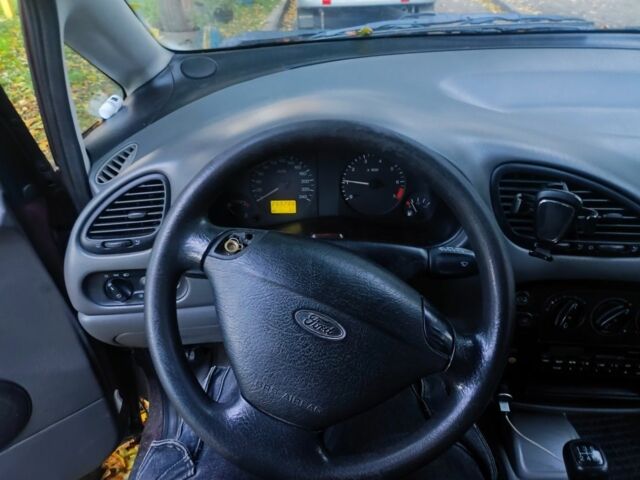 Форд Галакси 1996 в Луцке на Automoto.ua Красный Форд Галакси, объемом двигателя 2 л и пробегом 270 тыс. км за 2350 $, фото 5 на Automoto.ua