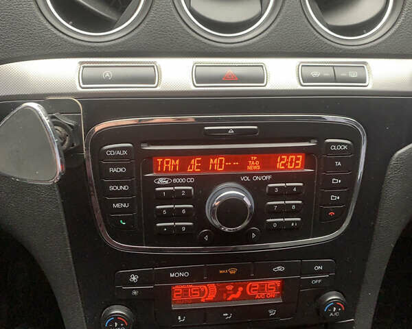 Красный Форд Галакси, объемом двигателя 1.56 л и пробегом 228 тыс. км за 12400 $, фото 10 на Automoto.ua