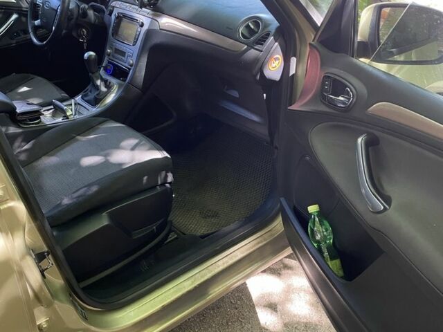 Форд Галаксі 2006 у Славянске на Automoto.ua Жовтий Форд Галаксі, об'ємом двигуна 2 л та пробігом 380 тис. км за 6500 $, фото 6 на Automoto.ua