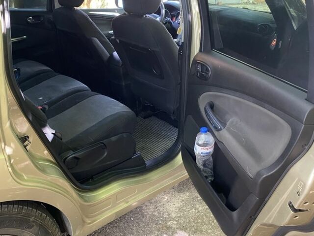 Форд Галаксі 2006 у Славянске на Automoto.ua Жовтий Форд Галаксі, об'ємом двигуна 2 л та пробігом 380 тис. км за 6500 $, фото 5 на Automoto.ua