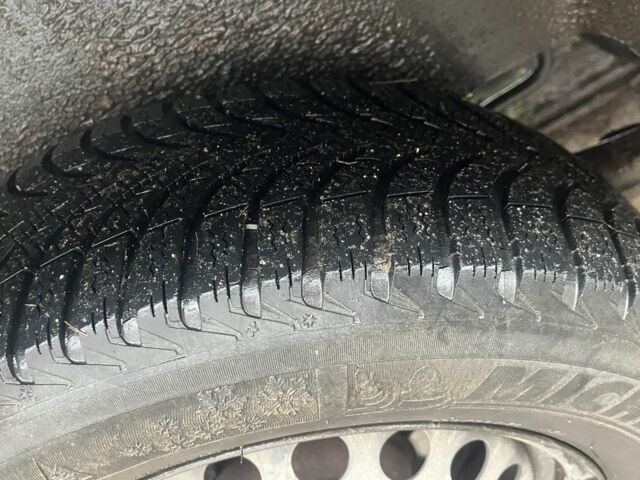 Серый Форд Галакси, объемом двигателя 1.9 л и пробегом 247 тыс. км за 1162 $, фото 4 на Automoto.ua