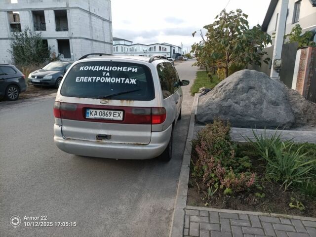 Серый Форд Галакси, объемом двигателя 1.9 л и пробегом 300 тыс. км за 2200 $, фото 3 на Automoto.ua