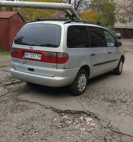 Серый Форд Галакси, объемом двигателя 1.9 л и пробегом 322 тыс. км за 3500 $, фото 1 на Automoto.ua