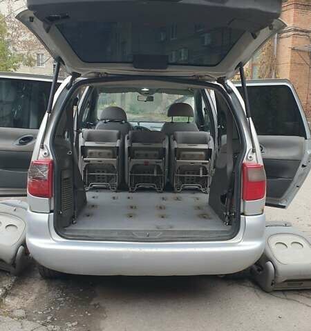 Серый Форд Галакси, объемом двигателя 1.9 л и пробегом 322 тыс. км за 3500 $, фото 2 на Automoto.ua